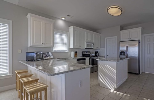 Surf City House | Light & Sky - Beach Views, Pet Friendly, Fully Equipped - Sleeps 10!
