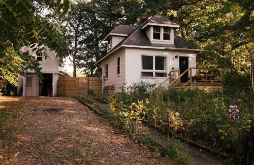 New Buffalo House | Lighthouse Cottage - Family Friendly Kids and Pets