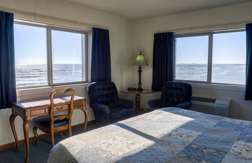 Two Rivers Hotel | Lighthouse Inn