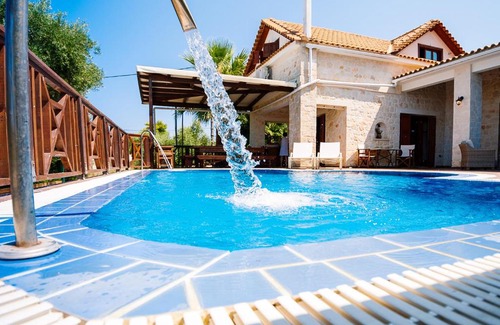 Akrotiri Villa | Lila's Luxury Villa