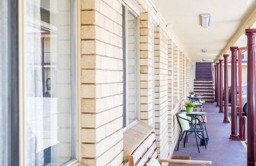 Goulburn Hotel | Lilac City Motor Inn Standard Queen Room 2