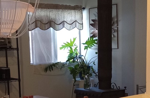 Lake Isabella Cottage | Lilac Cottage is a quiet, peaceful & serene retreat in nature's setting. Welcome