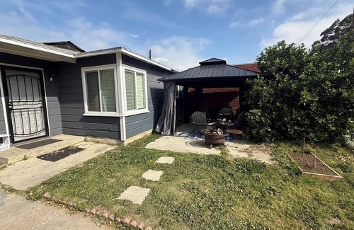Old Town Apartment | LiLBettys 1-bedroom apartment in serene Torrance with AC, WiFi