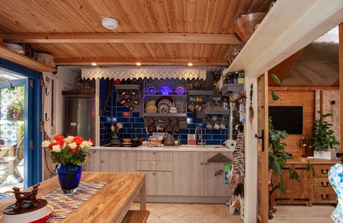 Colchester Cabin | Lilchester - Slice of Heaven Hidden Away. Rental to Indulge in Serenity.