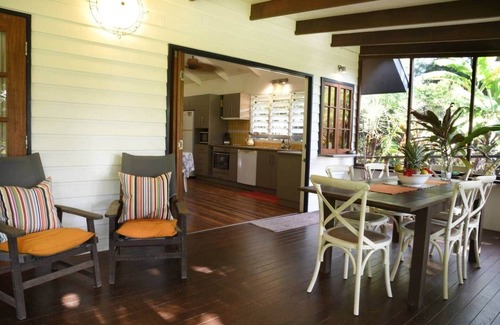 Mission Beach House | Lillypads Yellow Cottage - Rainforest Getaway