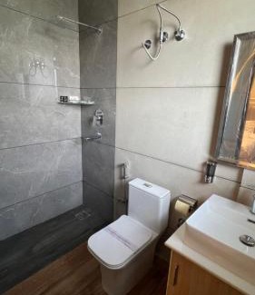 Ropar Hotel | Lillys Motel