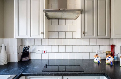 Nottingham House | Lily's Stay Central Parking