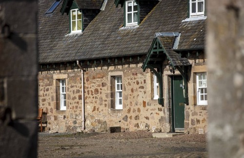 Gorebridge Cottage | Lime Cottage - a charming traditional stone cottage with 2 bedrooms located within the grounds of Ar