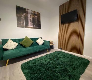 Mountain Ash House | Lime Cottage Valleys Sleeps 6