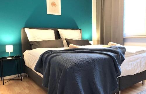 Hildesheim District Apartment | LIME HOMES: Küche, Balkon, Netflix
