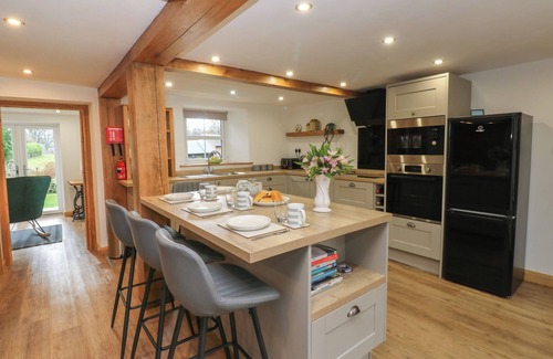 Winton House | LIME TREE COTTAGE, pet friendly, with open fire in Kirkby Stephen