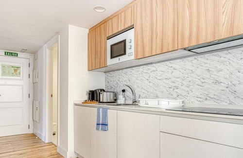 Haro Apartment | limehome Haro | Two-Bedroom Apartment with Balcony