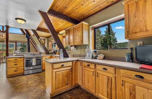 Baderville Cabin | Limited Sept. Availability |4bdr | Book Today!