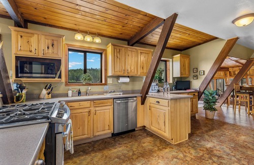 Baderville Cabin | Limited Sept. Availability |4bdr | Book Today!