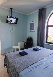 Roccaromana Bed & Breakfast | LIMO to Host