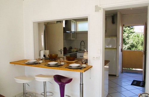 Limoges Apartment | Limoges, T2 +parkings au Jardin ,acces Facile !