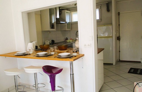 Limoges Apartment | Limoges, T2 +parkings au Jardin ,acces Facile !