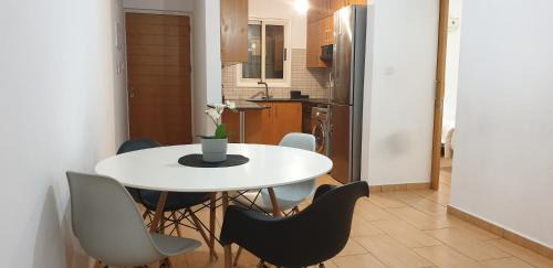 Latsia Apartment | LINA'S HOME & POOL - Breakbooking CY