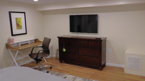 16th Street Heights Apartment | Lincoln Howard House