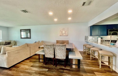 April Sound House | Linda's Lake House Waterfront on Lake Conroe