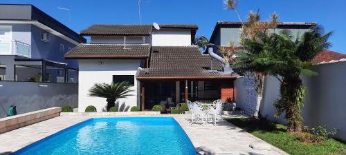 Morada da Praia House | Lindo Sobrado com Piscina em Condomínio Fechado