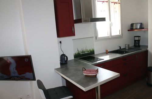 Lisieux Cottage | Lisieux cottage with garden and parking