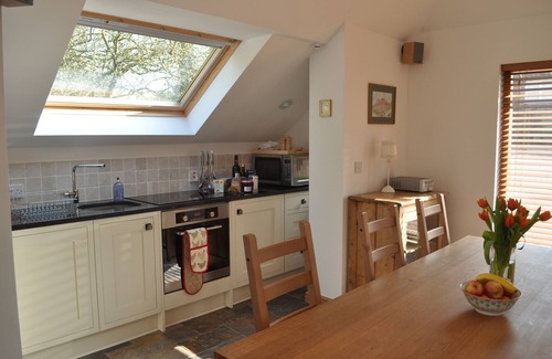 Tonbridge Cottage | * Little Apple Barn * Hamptons Farmhouse, Child Friendly Holidays