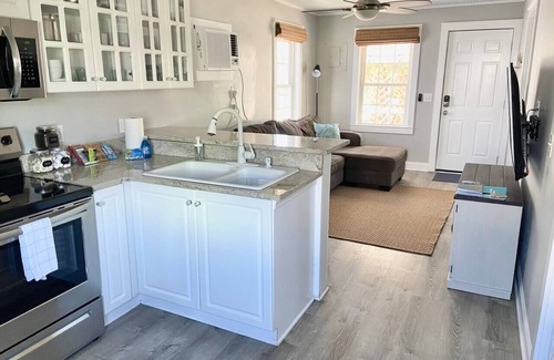 North Carolina Coast Cottage | Little Blue Cottage at CB - 2 Blocks From Beach