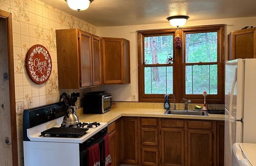 Coal Creek Cabin | Little Cabin on the Lane
