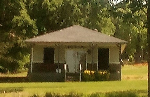 Broaddus Cabin | Little cabin right on the lake 2 bedroom 1 bath .internet and ac great view .
