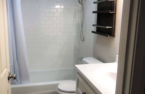 Henderson House | Little Cedar Cottage close to everything