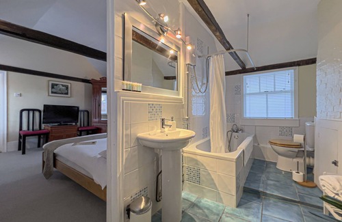 Tenterden House | Little Dane Court