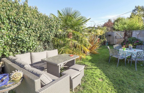 Grimsby Cottage | LITTLE EDEN BY THE SEA, pet friendly in Humberston, Lincolnshire
