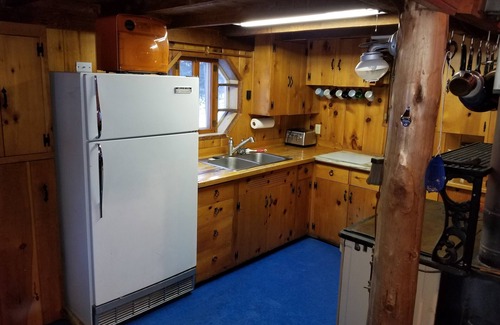 Laurium Cabin | *Little Horn Lodge w/bunk room near Lake Superior centrally located too explore!