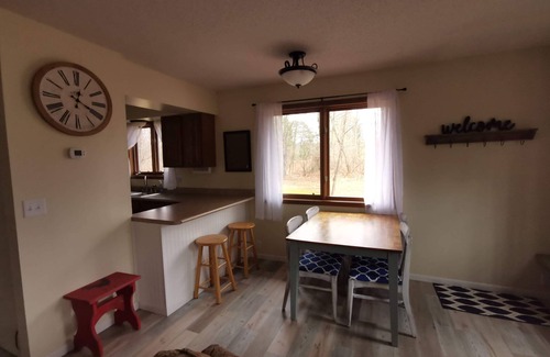 Ladysmith House | Little house in the woods but only 5 minutes from town!