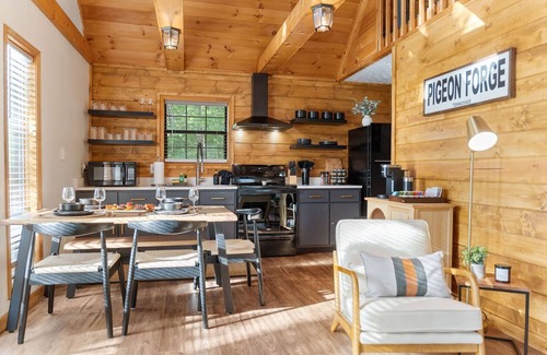Pigeon Forge House | Little Lantern Hideaway: Family-friendly Cabin in Pigeon Forge