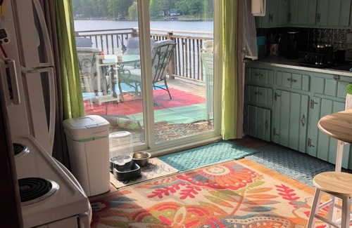 Long Lake Cottage | Little Long Lake lakefront cottage with its own beach and private drive.