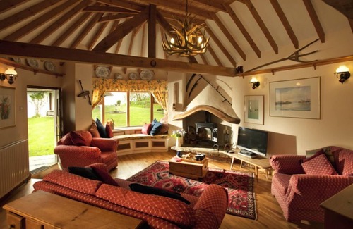 Laytown Cottage | Little Orchard Cottage - sleeps 5 guests in 3 bedrooms