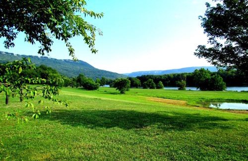 Lookout Valley Neighborhood Association House | Little River Guest House at Tennessee RiverPlace