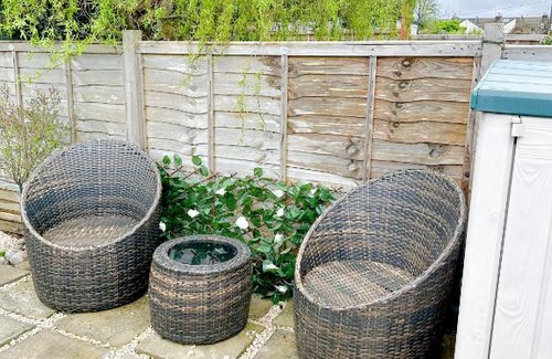 Southsea House | Little Sage House Newly Refurbished with Garden - Hot Tub - Sleeps 6