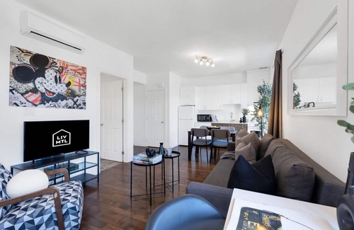 Plateau Mont Royal Apartment | LiV MTL 301 Studio Deluxe Suite + Rooftop Patio
