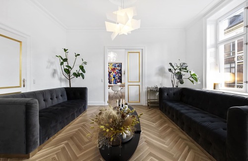 Copenhagen City Centre Apartment | Live in a 5 star apartment on the famous main shopping street ”Strøget”