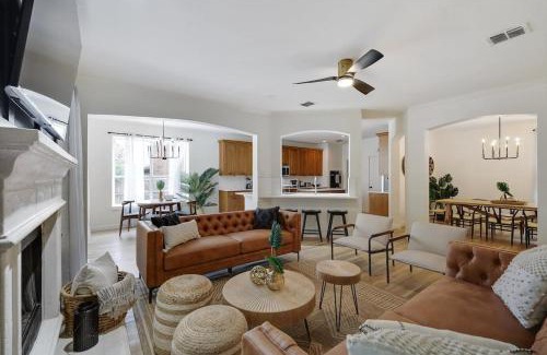 Highland Village House | Live Like Royalty - Highland Village 6BR Mansion