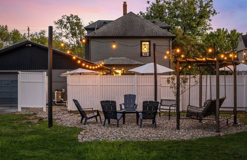 Massillon House | Live the Game: Pool, Cinema, Gym, Jersey Wall