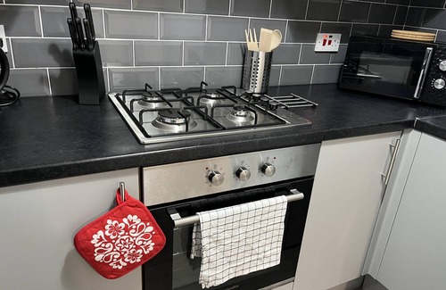 Huyton House | Liverpool Hideaway - Modern 3-Bed House