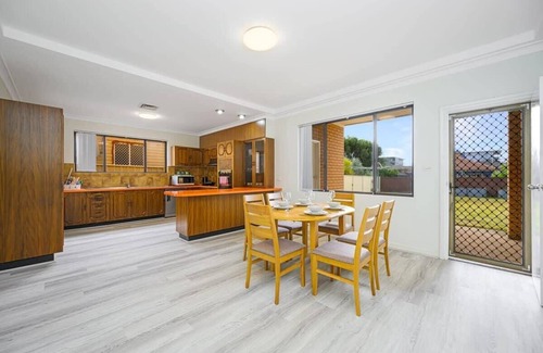 Liverpool House | Liverpool Oasis 5BR Home for Groups and Families