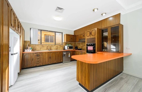 Liverpool House | Liverpool Oasis 5BR Home for Groups and Families
