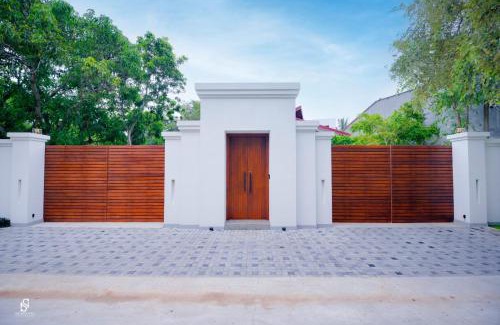 New Town House | Livin Lush Luxury Retreat