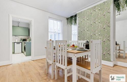 Sneinton House | Liz's 4 Bed House: Close to the Motor Point Arena