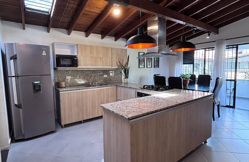 La America Villa | LK | Villa Bolivar ! Unique Comfort and Style in Vibrant Laureles !